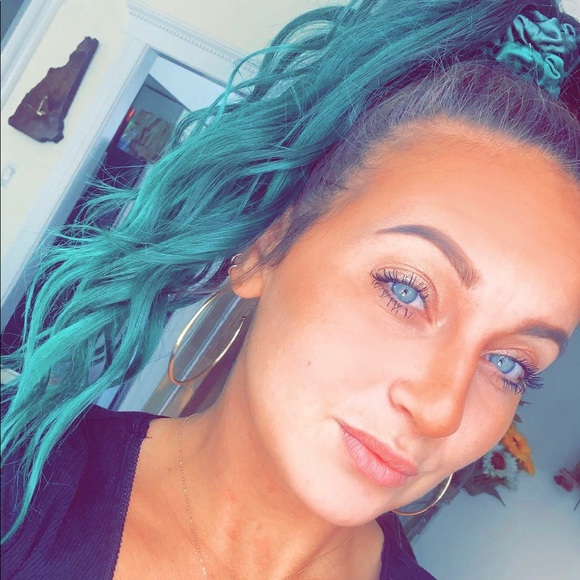 Meet your Posher, Cassie - Picture 5 of 7